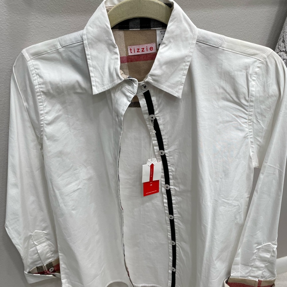 Tizzie XS white long sleeve shirt with Burberry-like accents. Tags on !